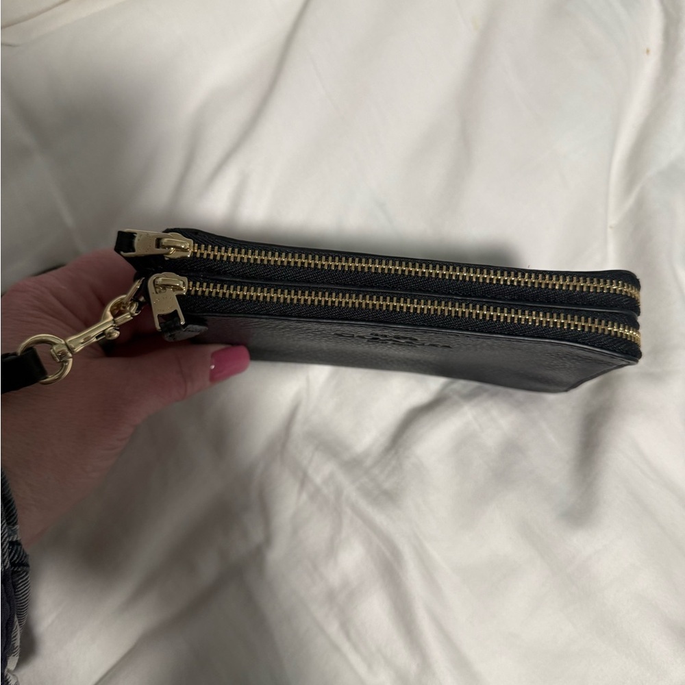Coach Double Zip Wristlet Black soft pebbled Leather! Like New! - Picture 9 of 11
